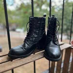 Black Leather Woman’s Boots